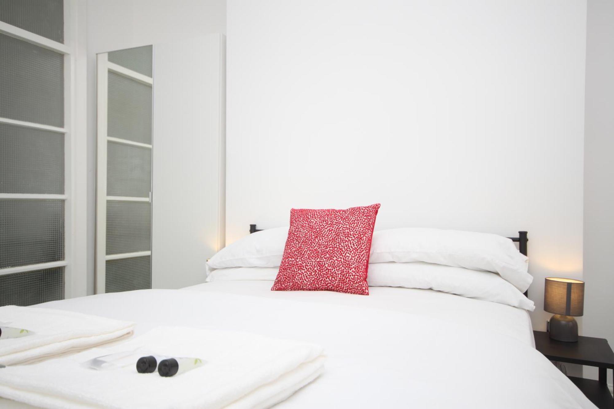 Barton Beachside Apartments: Modern Coastal Retreat, Blackpool